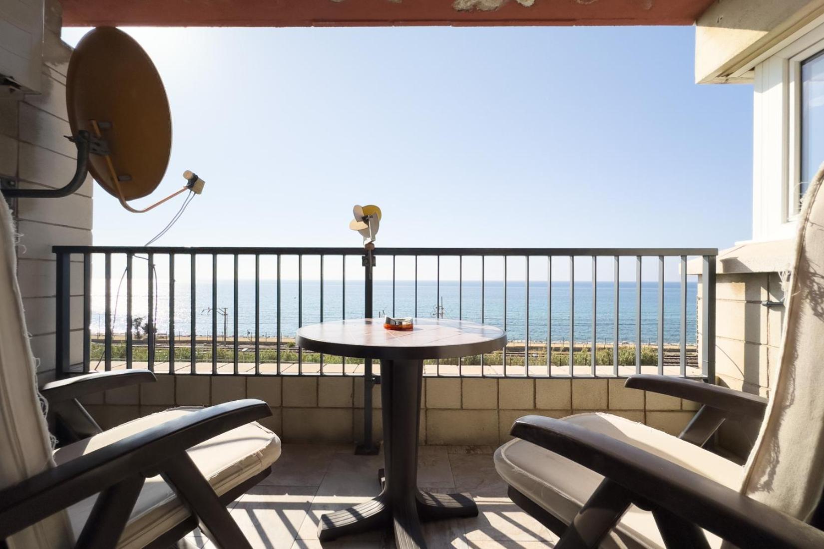 Impresionante Apartamento delante del Mar Vilassar De Mar Exterior foto